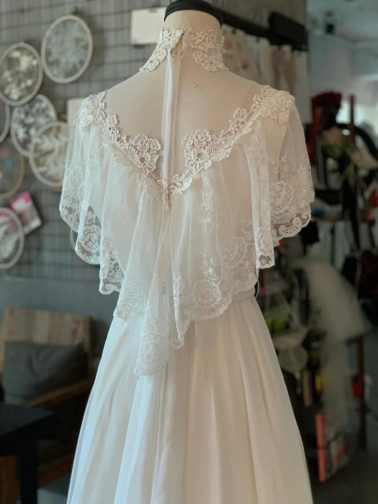 Chiffon Lace Vintage Wedding Dress with Long Sleeves