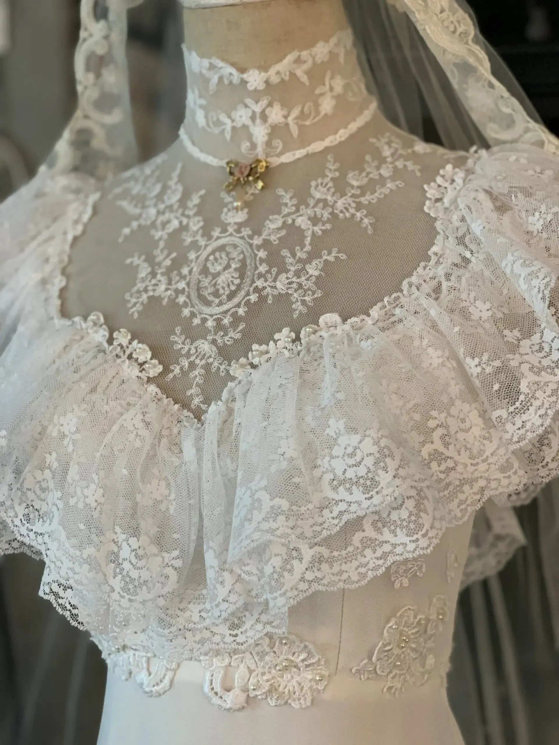 Chiffon Lace Vintage Wedding Dress with Long Sleeves