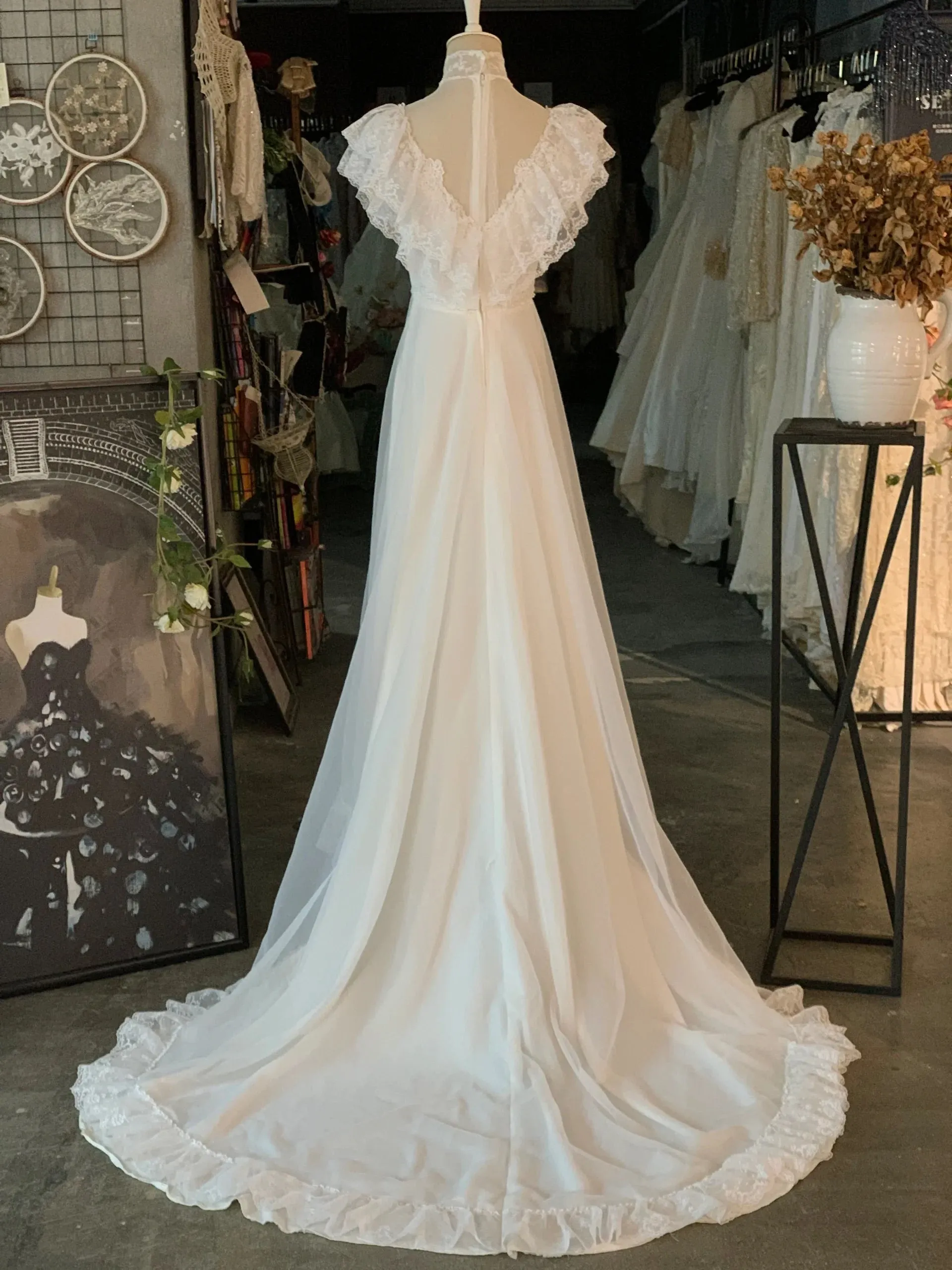 Chiffon Lace Vintage Wedding Dress with Long Sleeves