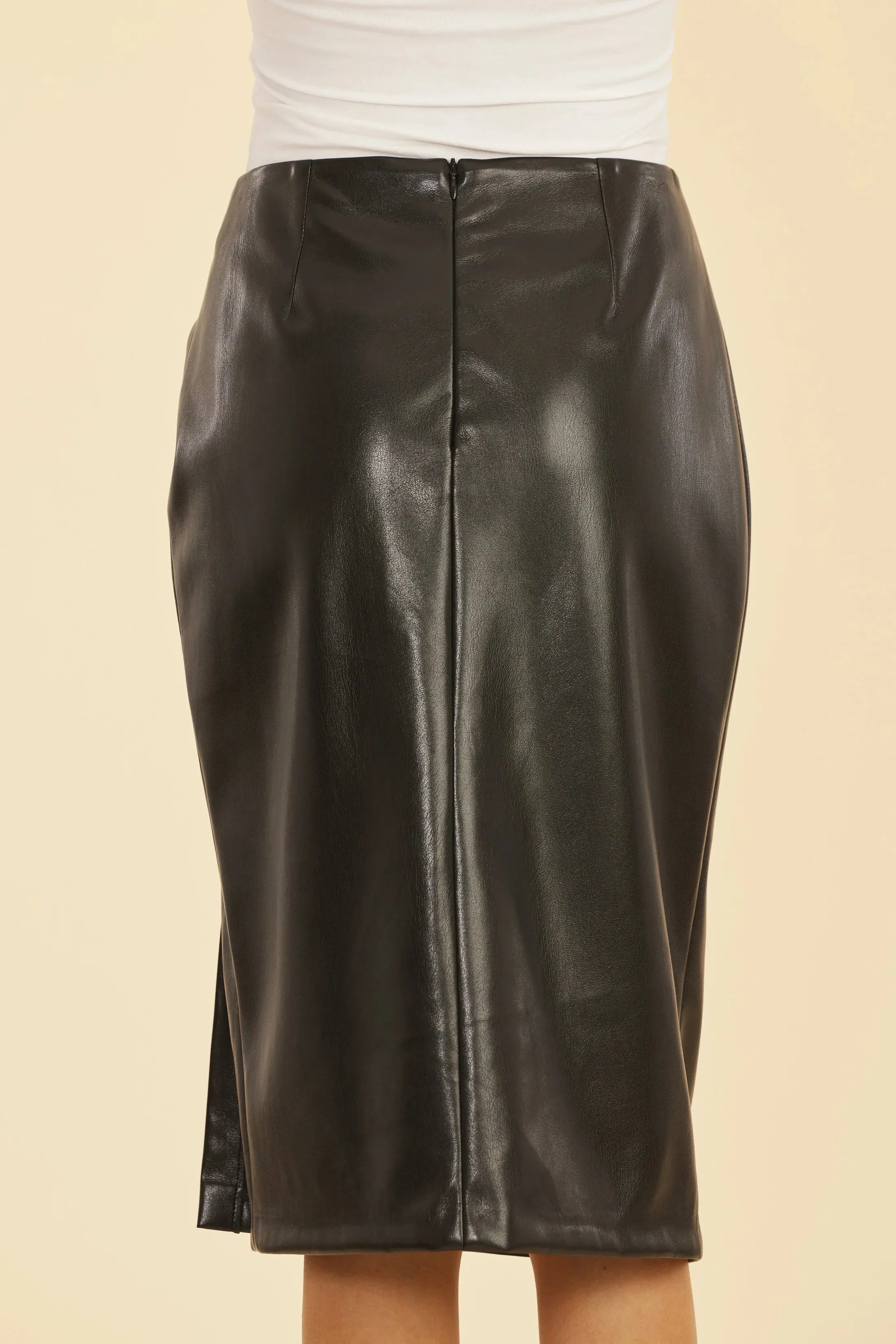 Dolce Cabo Faux Leather Ruched Skirt