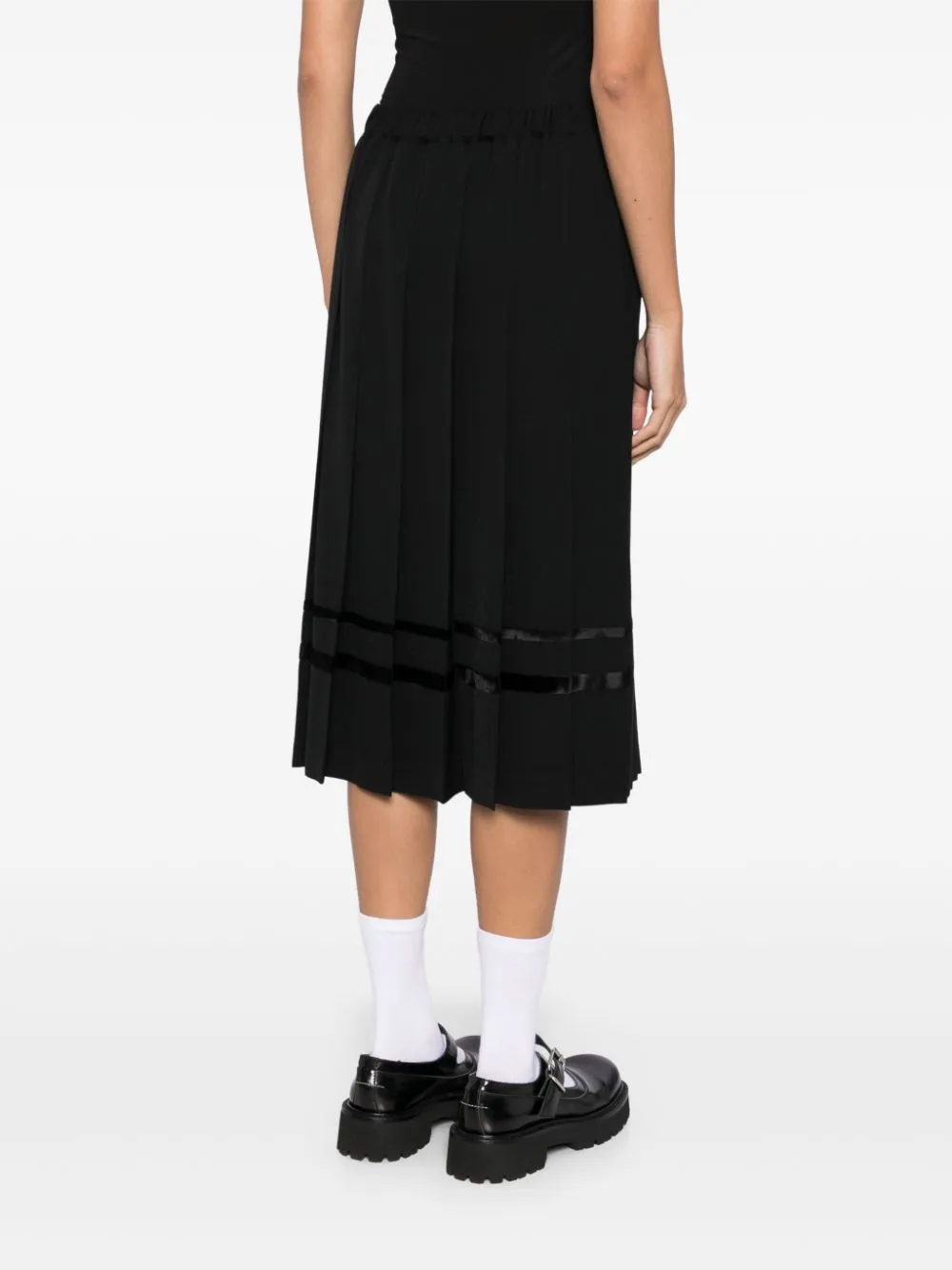 Pleated Skirt With Line Hem