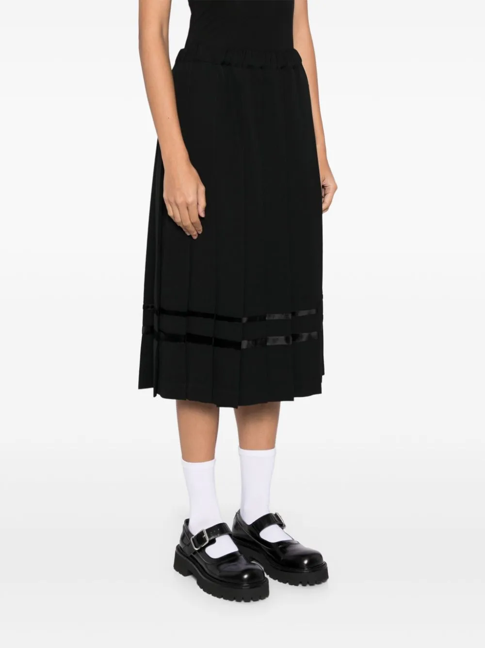 Pleated Skirt With Line Hem