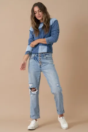 Rolled up boyfriend jeans.