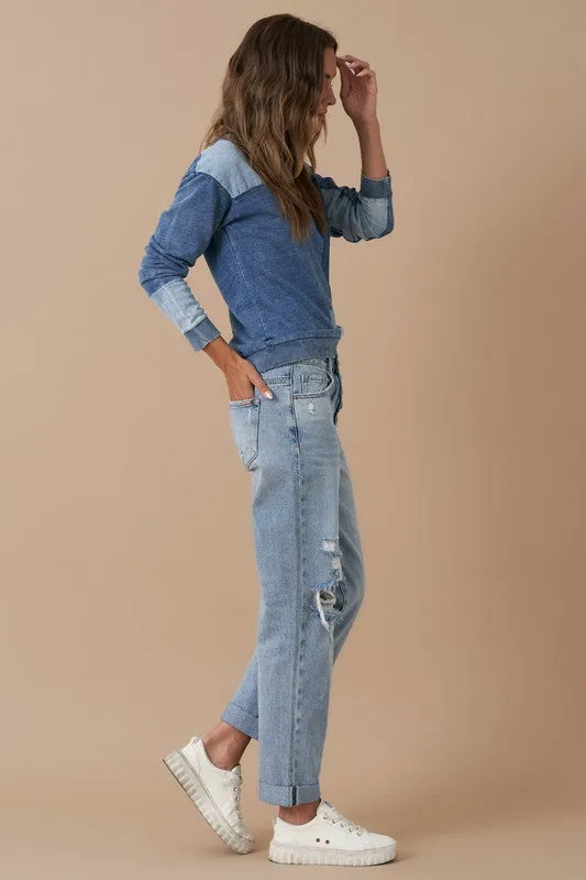 Rolled up boyfriend jeans.